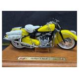 Maisto Indian Chief Roadmaster Yellow Motorcycle