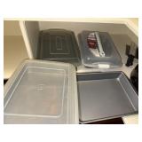(4) Covered Cake Pan W/Handle & Cutting Board (4) Covered Cake Pan W/Handle & Cutting Board