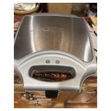 Bella Wafer Maker Powers on Bella Wafer Maker Powers on