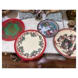 (4) Christmas Plates/Trays (4) Christmas Plates/Trays
