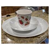 (2) White Plates & (1) Cup (2) White Plates & (1) Cup