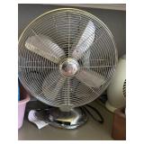 Hunter Retro oscillating fan powers on 15" Hunter Retro oscillating fan powers on 15"