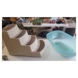 Pet stairs and pet bathtub Pet stairs and pet bathtub