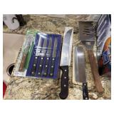Lot Of Knifes & (1) Spatula Lot Of Knifes & (1) Spatula