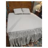 King size duvet and 3 pillows King size duvet and 3 pillows