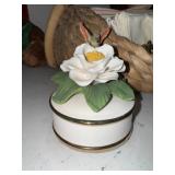 Hummingbird On Gardenia Porcelain Music Box Hummingbird On Gardenia Porcelain Music Box
