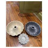 (3) Bundt Cake Pans (3) Bundt Cake Pans