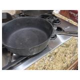 10.5" cast Iron saute pot, skillet, stir 10.5" cast Iron saute pot, skillet, stir
