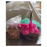 (2) Baskets & Potpourri (2) Baskets & Potpourri