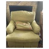 Green upholstered armchair 33"x39"x32" Green upholstered armchair 33"x39"x32"