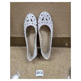 Adrienne Vittadini Floral Cutout Flats Sz 9