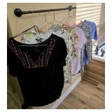 (7) Ladies Tops Med/Lg