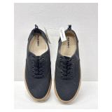 NWT Old Navy Lace-Up Sneakers Size 4Y