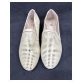 Sz: 8, Yosi Samra Closed Toe Shoes