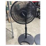 LASKO OSCILLATING 3 SPEED PEDESTAL FAN BLACK