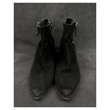 Sz: 8, Tahari Black Ankle Boots