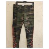 MD Johnny Was Camo Embroidered Leggings