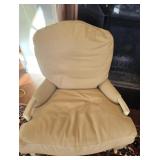 34"ï¿½36"ï¿½38" French-style Bergï¿½re Leather Arm Chair