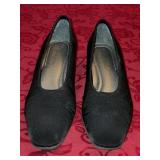 8.5 Narrow Naturalizer Black Slip-Ons
