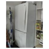 Kenmore Refrigerator/Freezer Unit  31"x 30" x 66