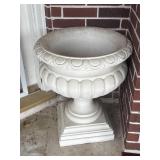 28'x24' Classic Style Plastic Urn