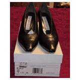 7 AA Spiga Black Pumps