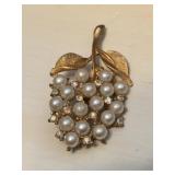 Vintage Pearl Rhinestone Brooch: Iridescent Gold