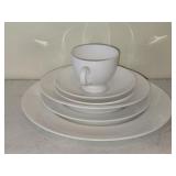 6 Piece Wedgwood Place Setting Including: Dinner