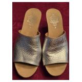 Sz 7 Crown Vintage Silver Leather Wedge Sandals