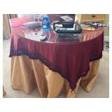 40'x28ï¿½ Round Table with Additional Glass Top