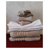 Creme and White Bathroom Towel Set