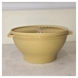 Tupperware Servalier Large Salad Serving