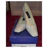 8N Stewart Weitzman Taupiary Goldwash Pumps
