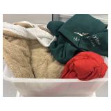 Tote with 3 blankets