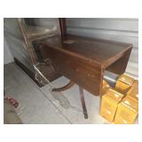 Drop leaf table