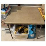 30'x30'x25.5'VTG  folding table