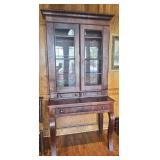 41.5ï¿½ x 22.5' x 7' 5' VTG Secretary Desk and