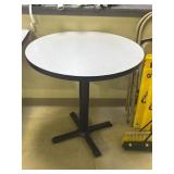 29'x30' Round Break Room Table