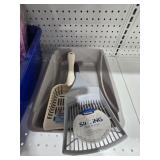 Small Cat Pan w/2 Petmate Scoopers