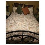 Full Bedding Set Including Reversible Comforter,