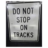 24"ï¿½30" DO NOT STOP ON TRACKS RR Sign