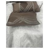 King Sz Hotel Collection Comforter & (2) Decor