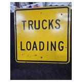 30"ï¿½30" TRUCKS LOADING Highway Sign