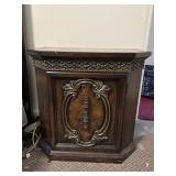 25'x17'x24' Vintage Octagon-shaped End Table