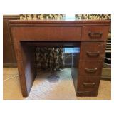 33' x 19' x 31' VTG Kenmore Sewing Machine