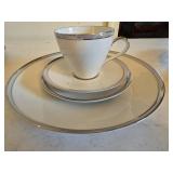(1) H & G Selb Bavaria HEINRICH GREY Place Setting