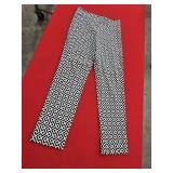 Sz 8 Krazy Larry Black and White Geometric Print