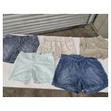 (5) Prs Ladies Shorts See Pics for Details