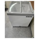30"ï¿½26"ï¿½37" True Chest Freezer