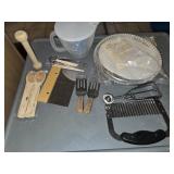 Pampered Chef Items & Tupperware Measuring Dish